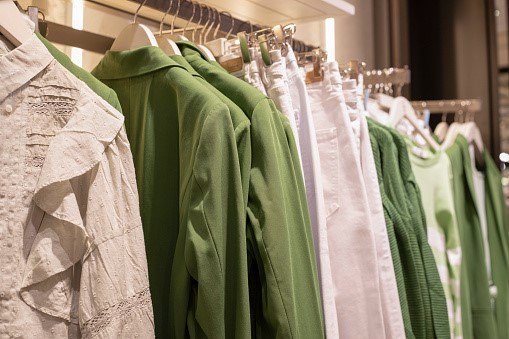Acheter des vêtements éco-responsables est important pour plus de 2 Européens sur 5